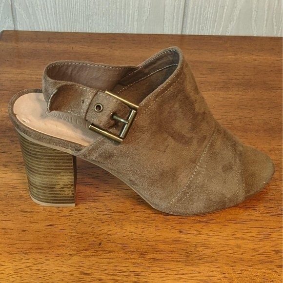 Wild Diva faux leather platform peep toe Heel buckle sandals 9 NWOT - Picture 1 of 8